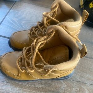 NIKE MANOA BOOTS SIZE 12C